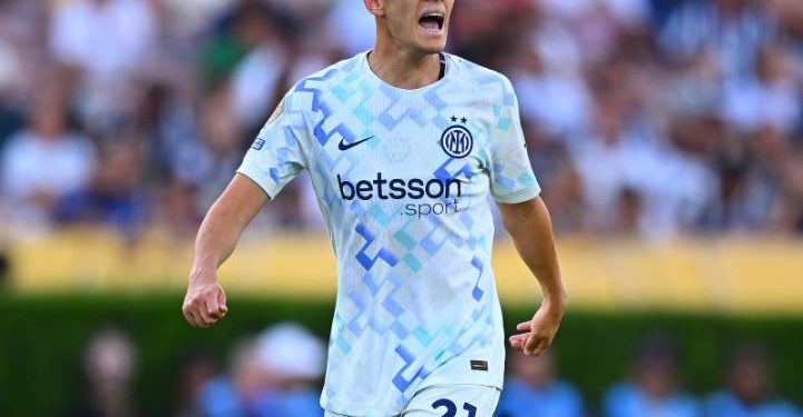 “Rebeli” Asllani, mesfushori bëhet çështje tek Inter, refuzon ofertat nga jashtë