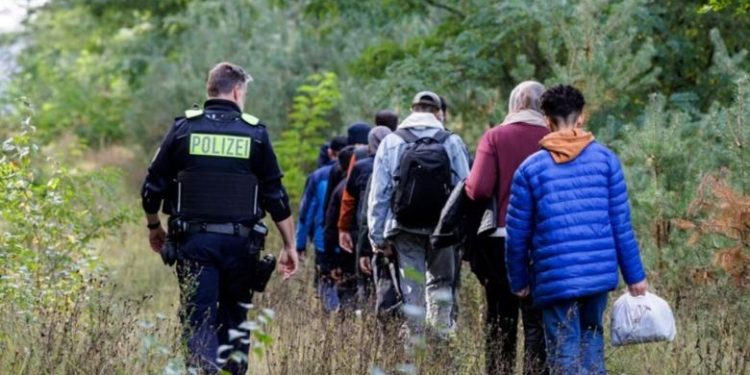 Kreu i organizatës për migracionin thirrje BE-së: Shtoni dëbimet e migrantëve