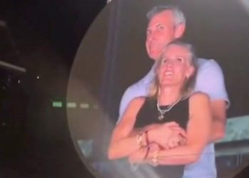 Përqafimi me kolegen i ‘kushtoi’ shtrenjtë, CEO i Astronomer Andy Byron jep dorëheqjen pas videos virale në koncertin e Coldplay