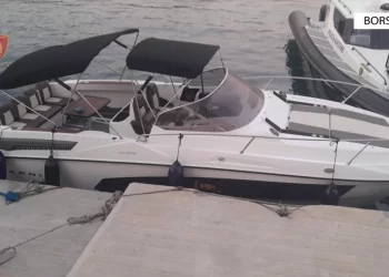 Ishte kthyer në rrezik për pushuesit, ndëshkohet me gjobë drejtuesi i skafit në Borsh