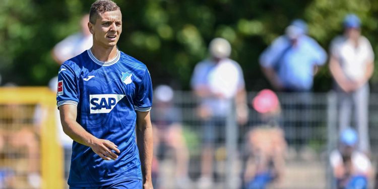 Zyrtare/ Asllani rinovon kontratën, qëndron te skuadra deri në vitin 2029