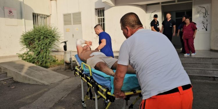 Shefi i Komisariatit të Delvinës u dogj nga flakët duke shpëtuar të moshuarit