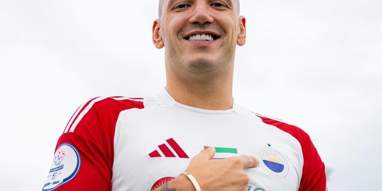 Rey Manaj bëhet “sheik”, firmos një super kontratë, zbulohen detajet (VIDEO)