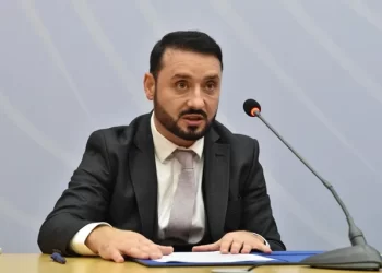 Nën akuzë për shpërdorim detyre, dorëhiqet kreu i AMP-së