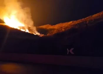 Ende aktive vatra e zjarrit në Delvinë, ndërpritet operacioni për shuarjen e flakëve