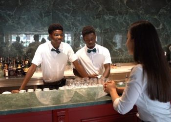 Si po zëvendësohen shqiptarët/ 20% e punonjësve janë të huaj, nga India deri në Filipine