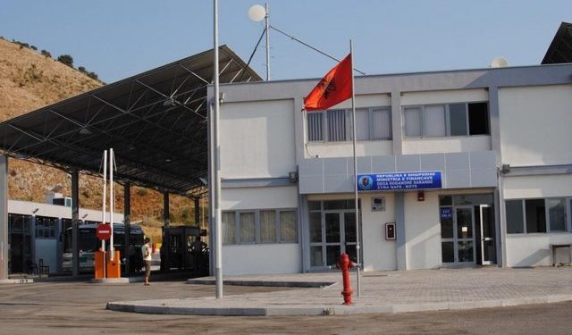 “Duhet të lësh një kafe…”, dalin bisedat mes doganierëve të arrestuar në Qafë Botë