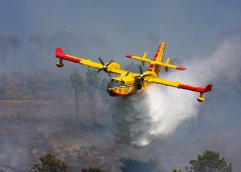 Zjarret në Shqipëri, Greqia dërgon dy avionë “Canadair”