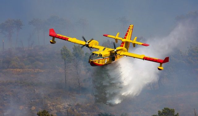 Zjarret në Shqipëri, Greqia dërgon dy avionë “Canadair”