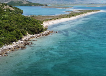 Hyri për t’u larë në det, zhduket turisti portugez në Sarandë