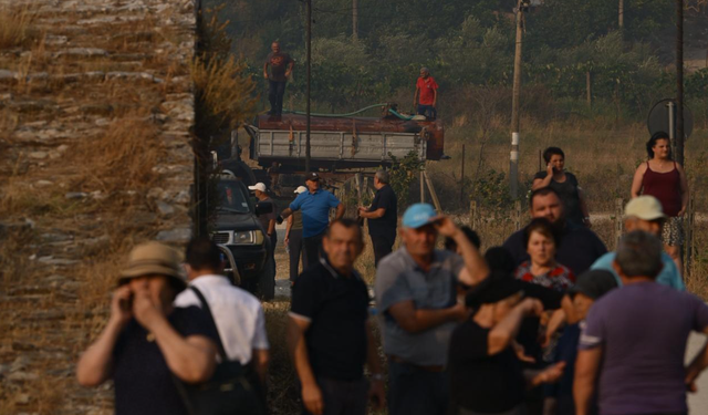 Ministria e Mbrojtjes: Situatë serioze nga zjarri në Delvinë