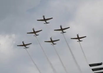 Avionët e helikopterët pushtojnë qiellin, Kroacia tregon “muskujt” me paradën madhështore ushtarake