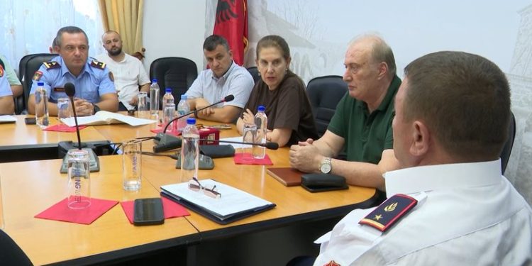 Zjarret, Kumbaro mbledh Shtabin e Emergjencave në Gjirokastër: Sa më shumë komunikim me banorët dhe kryepleqtë