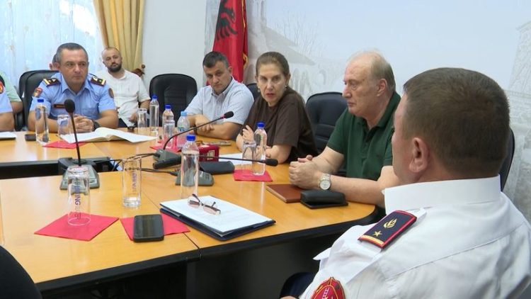 Zjarret, Kumbaro mbledh Shtabin e Emergjencave në Gjirokastër: Sa më shumë komunikim me banorët dhe kryepleqtë