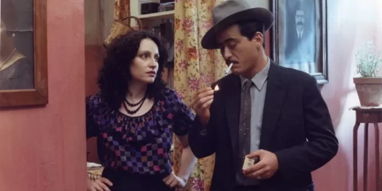 Historia e këngës “Mëma ime Greqi – Majmun evgjitësh” dhe krahasimi me realitetin e Shqipërisë