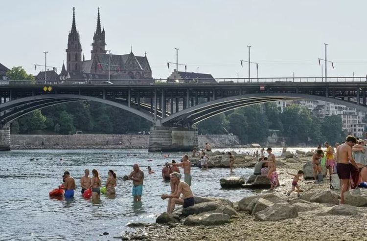 Vala vdekjeprurëse e të nxehtit në Evropë shkakton zjarre dhe mbyll centralin bërthamor