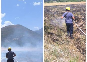 Zjarr në Kardhiq, digjen 3 dynym me bimësi të thatë, shmanget përhapja drejt banesave