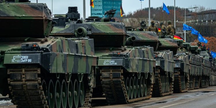 NATO simulon luftën kundër Rusisë: 800 mijë trupa, tanke e helikopterë në rrugët e Hamburgut