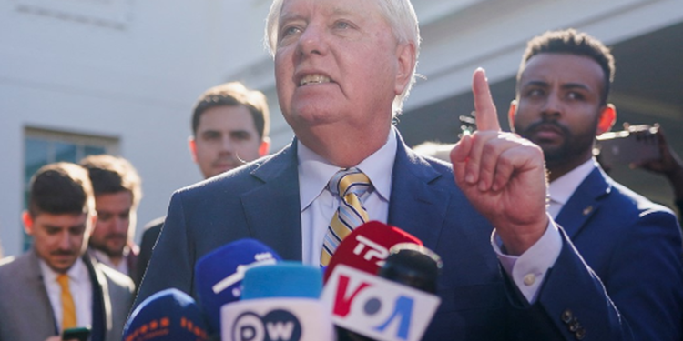 “Telefononi Ajatollahun”- Senatori amerikan paralajmëron Putinin: Çdo ndodhë kur të skadojë afati i Trump