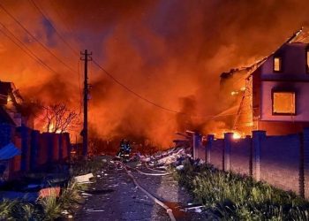 Qindra dronë e raketa godasin Ukrainën, Zelensky kundërpërgjigjet duke sulmuar në 9 rajone ruse