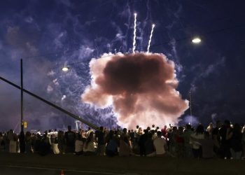 Fishekzjarrët shpërthejnë mes njerëzve në Gjermani, 19 të plagosur