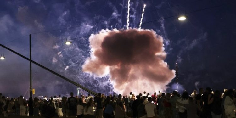 Fishekzjarrët shpërthejnë mes njerëzve në Gjermani, 19 të plagosur