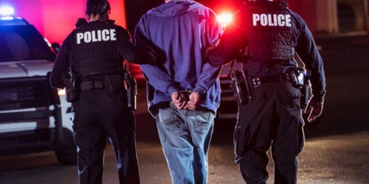 Alarm në SHBA, 55-vjeçari ndihmohet nga inteligjenca artificiale për të prodhuar bomba