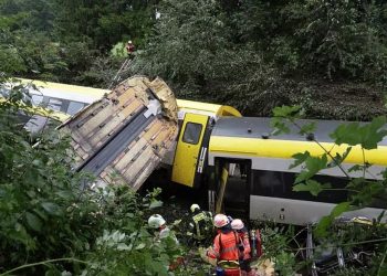 Del nga shinat treni me pasagjerë në Gjermani, viktima dhe të plagosur, shkak dyshohet…