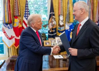 Serbia fton Trumpin në Beograd, ambasadori i ri dorëzon letrat kredenciale në Shtëpinë e Bardhë