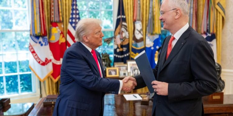 Serbia fton Trumpin në Beograd, ambasadori i ri dorëzon letrat kredenciale në Shtëpinë e Bardhë