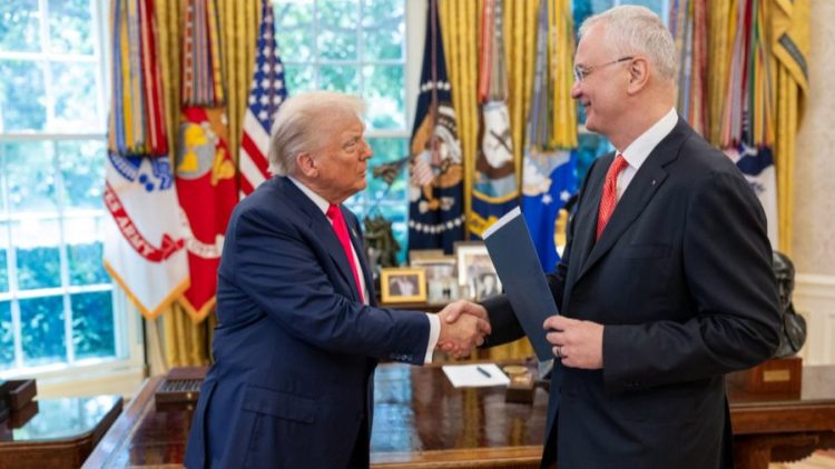 Serbia fton Trumpin në Beograd, ambasadori i ri dorëzon letrat kredenciale në Shtëpinë e Bardhë