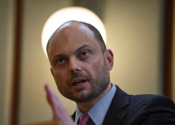 Kritikët e Kremlinit akuza Zvicrës për mikpritje të “kriminelëve të luftës” nga Rusia