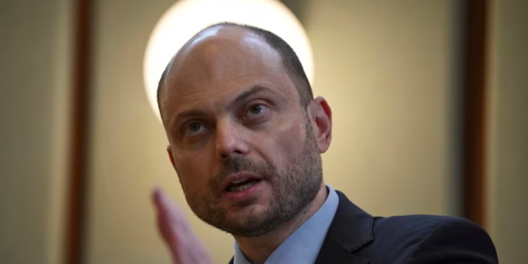 Kritikët e Kremlinit akuza Zvicrës për mikpritje të “kriminelëve të luftës” nga Rusia