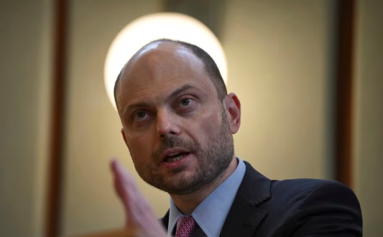 Kritikët e Kremlinit akuza Zvicrës për mikpritje të “kriminelëve të luftës” nga Rusia