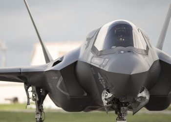 SHBA humb një avion luftarak, F-35 rrëzohet pranë bazës ajrore të Kalifornisë