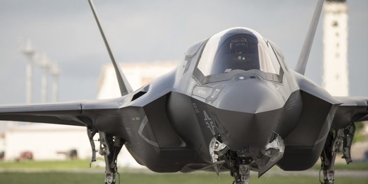 SHBA humb një avion luftarak, F-35 rrëzohet pranë bazës ajrore të Kalifornisë