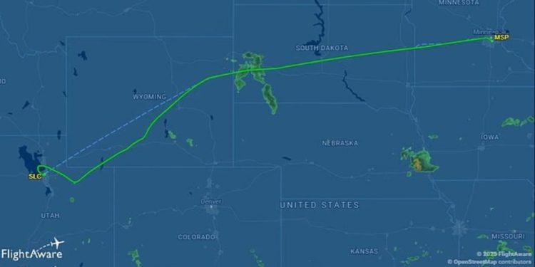 Tmerr në ajër, avioni me gati 300 persona humbet 460 metra lartësi, dhjetëra të plagosur