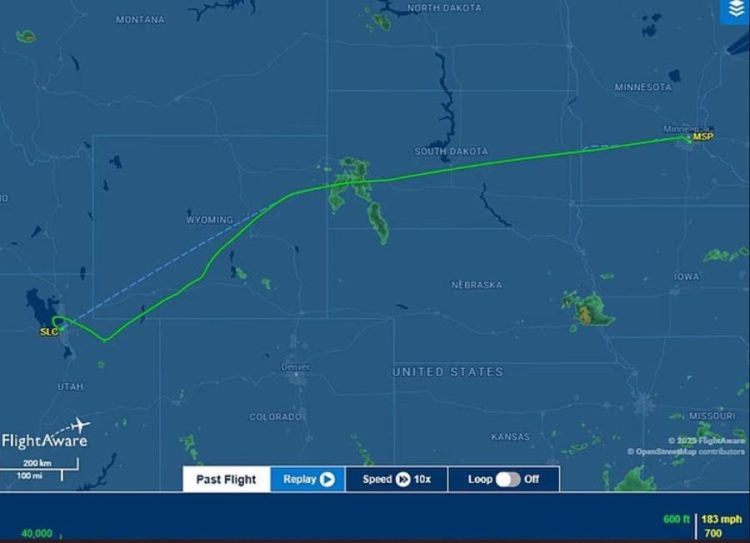 Tmerr në ajër, avioni me gati 300 persona humbet 460 metra lartësi, dhjetëra të plagosur