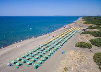 Shembet gropa e rërës që hapi për të luajtur, ndërron jetë 17-vjeçari në Itali