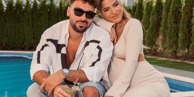 Ledri Vula flet për herë të parë për ndarjen nga Sara Hoxha: Distanca i ftohu raportet