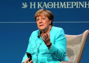 Merkel në Athinë pas 15 vitesh: Kriza greke ishte dramatike, por e domosdoshme