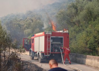 Një ditë pas zjarrit, rikthehet energjia elektrike në fshatrat e Delvinës
