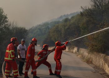 Shqipëria në flakë, 13 vatra zjarri ende aktive, mbi 450 hektarë të djegura (Harta)