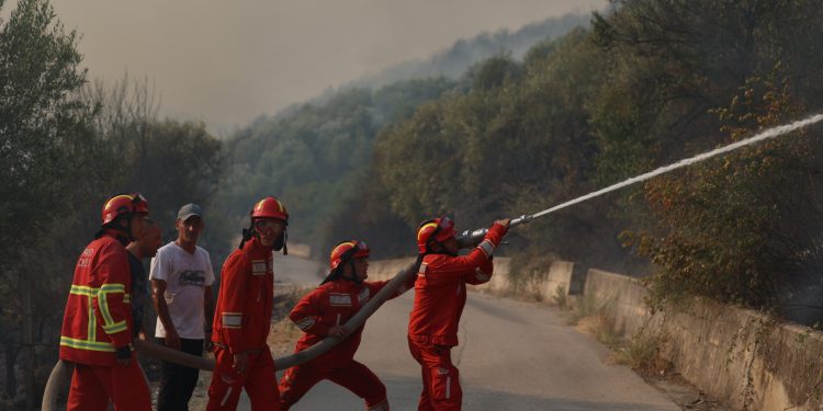 Shqipëria në flakë, 13 vatra zjarri ende aktive, mbi 450 hektarë të djegura (Harta)