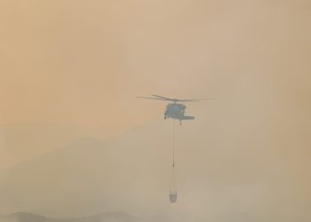 Zjarri i madh në Shashicë të Vlorës, ndërhyjnë avionët grekë