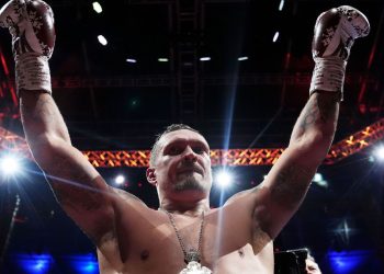BOKS/ Usyk konfirmohet kampion bote, ukrainasi mposht me K.O Dubois