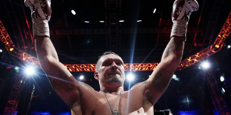 BOKS/ Usyk konfirmohet kampion bote, ukrainasi mposht me K.O Dubois