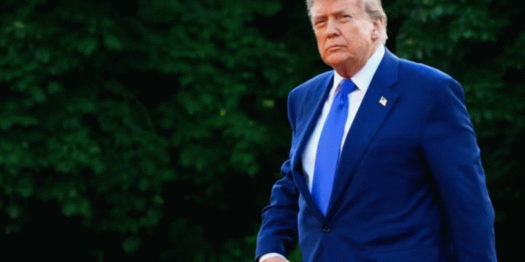 Trump nënshkruan letrat për mallrat e eksportit: 12 shtete në objektiv dhe rreziku i tarifave deri në 70 për qind