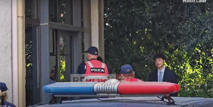 Aksioni te Bankers/ CEO kinez dhe ish-drejtori mbërrijnë në Gjykatën e Fierit, do njihen me masën e sigurisë 