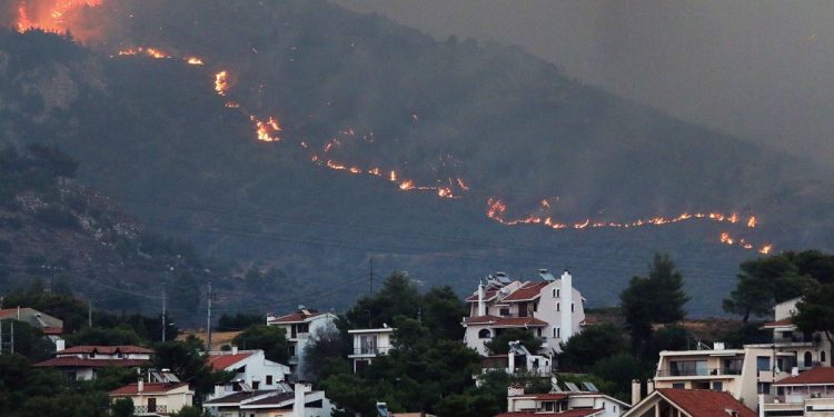 Zjarret “rrethojnë” Turqinë, gjendje e rëndë në Greqi dhe Bullgari